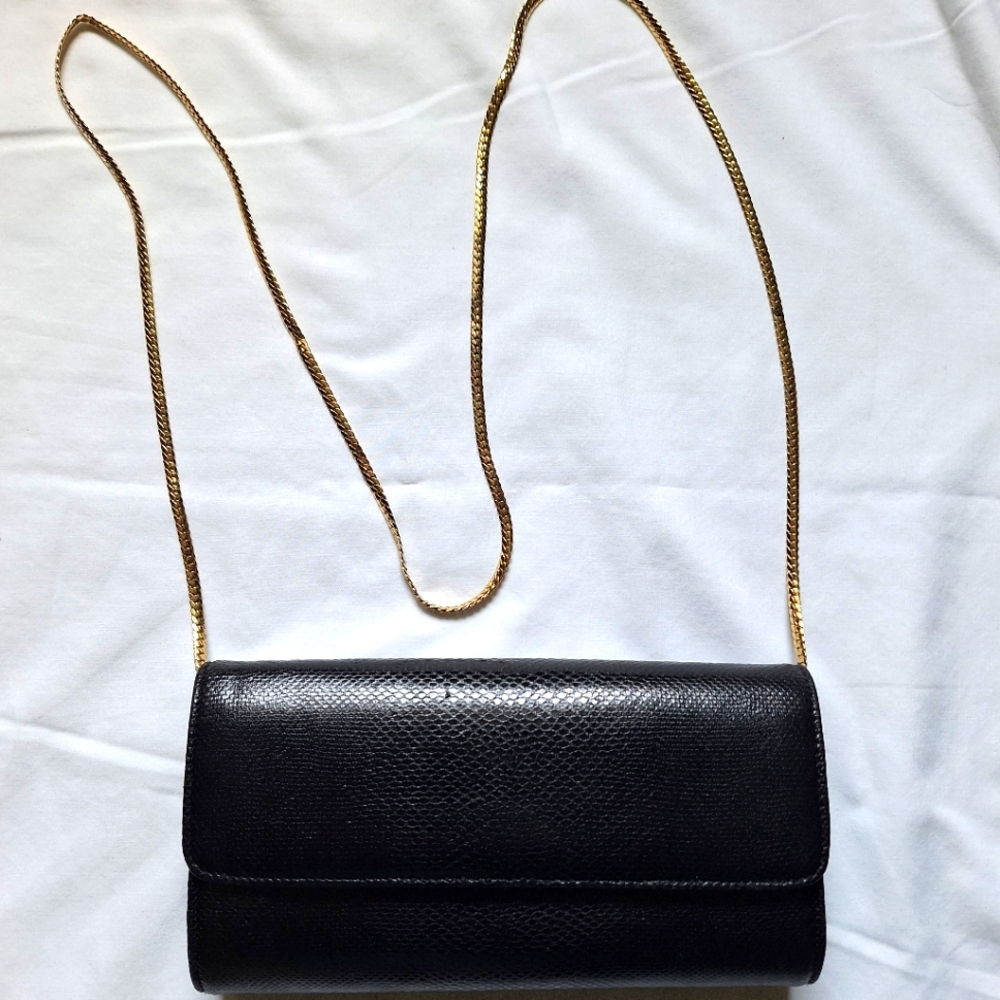 Ashneil Elegant Black Cobra Clutch with Gold Chain